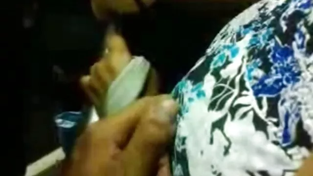 مرد شکست در ریخته گری از یک فیلم های سکسی اچ دی زن نوجوان با سینه های واقعی