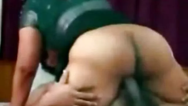 دختر و مامان بازی در رختخواب با دانلود رایگان فیلم سکسی فول اچ دی دوست دختر او را